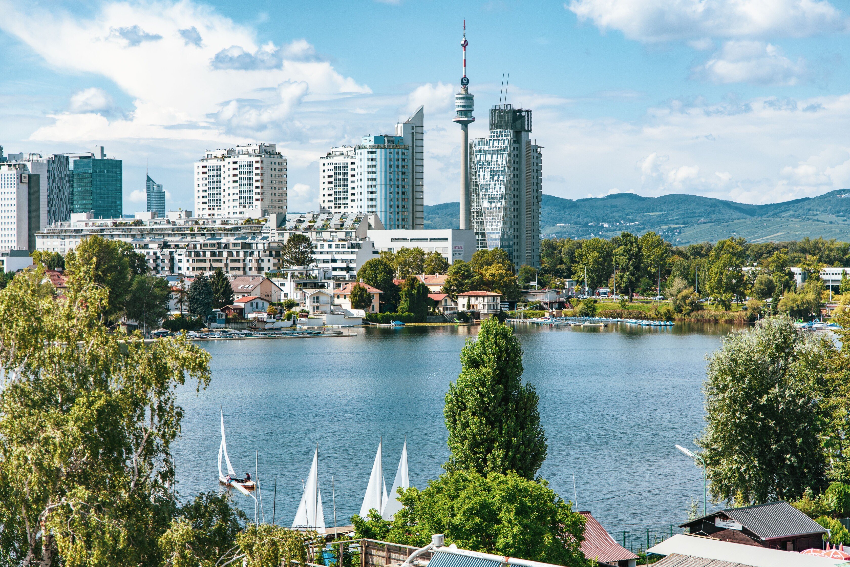Aussicht auf die Alte Donau und Skyline Wien