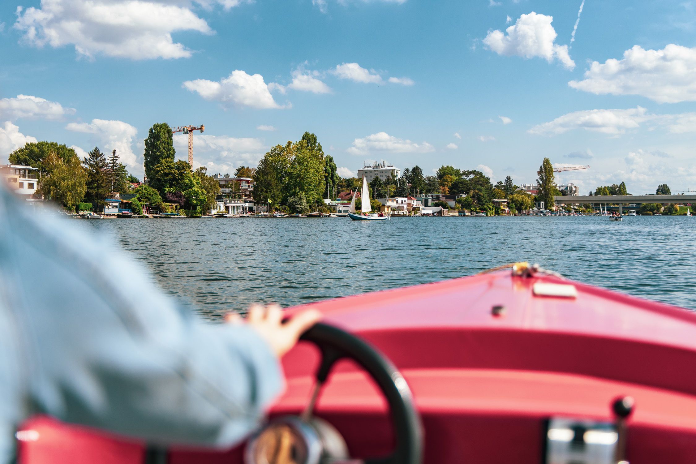 Aussicht von Boot auf die Alte Donau
