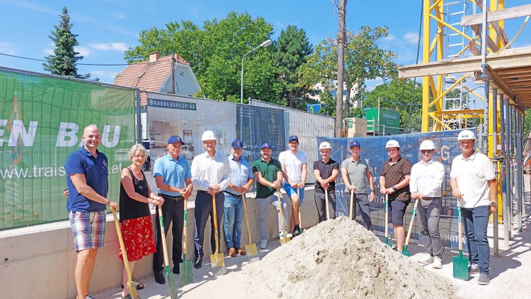 Projektteam beim Spatenstich in der Brabbeegasse 43