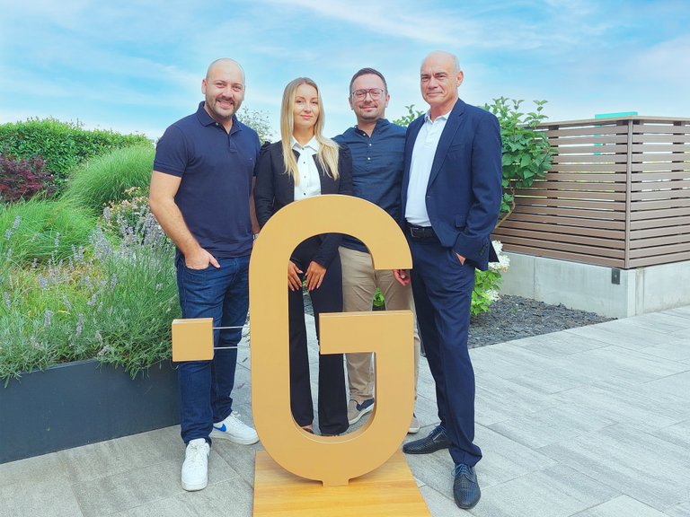 Gruppenfoto zur Pressemitteilung "Glorit fördert junge Talente"