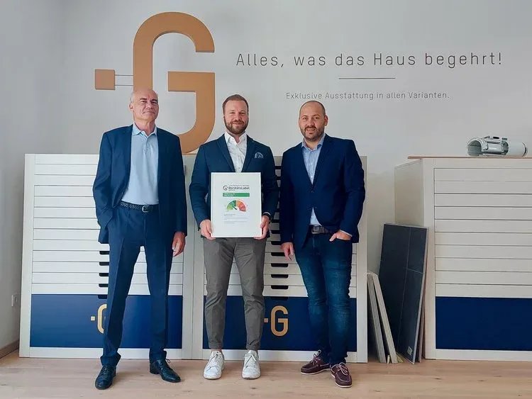 Glorit-Geschäftsführung und Prokurist Max Henn freuen sich über das Bonitätslabel