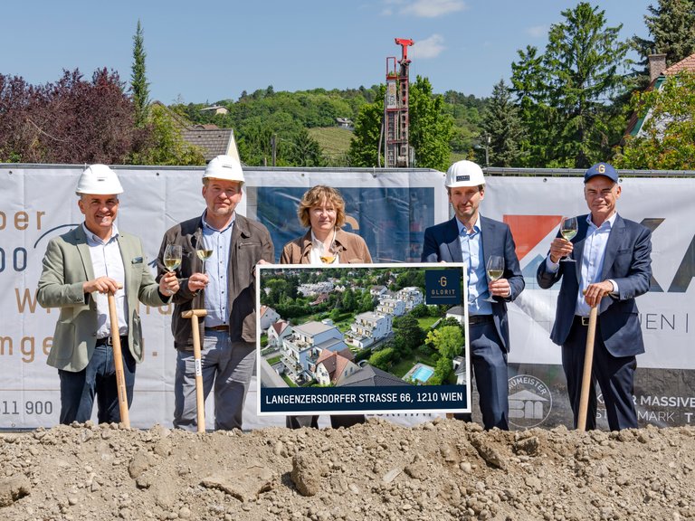 Pressefoto vom Spatenstich für das Glorit-Wohnbauprojekt in der Langenzersdorfer Straße 66