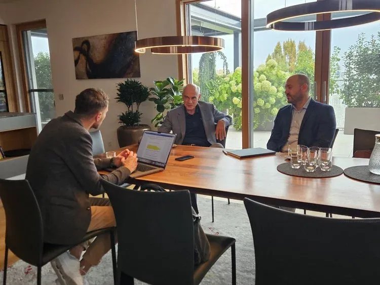 Stefan Messar und Lukas Sattlegger beim Interview mit dem Gewinn Magazin