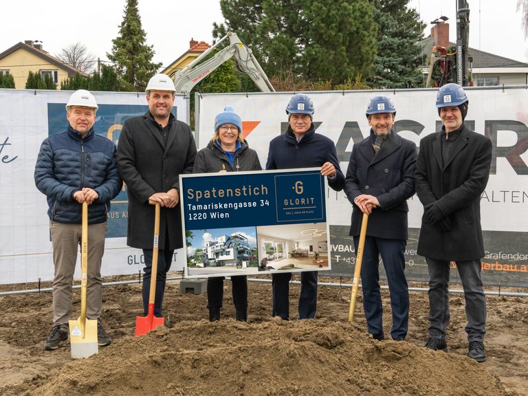 Foto v.l.n.r.: Martin Mauerbauer (Kager Massivbau), Andreas Glatz (Kager Massivbau), Ivana Mirek (Architektin), Stefan Messar (Glorit), Patrick Kloihofer (Glorit), Markus Wimmer (Glorit)