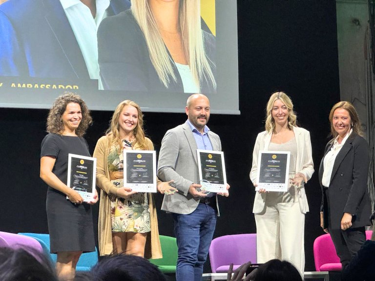 Gruppenfoto der Preisverleihung "the real 100 under 40"
