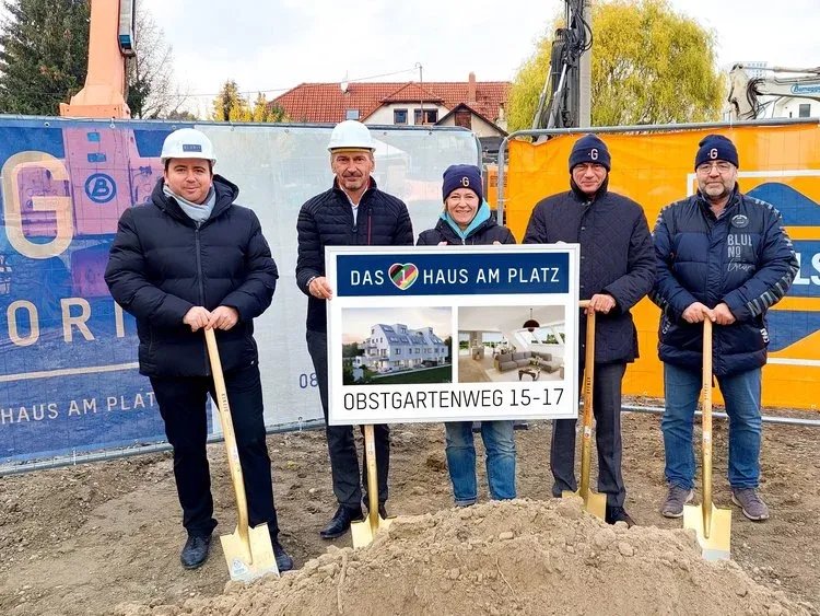 Projektteam beim Spatenstich am Obstgartenweg 15-17