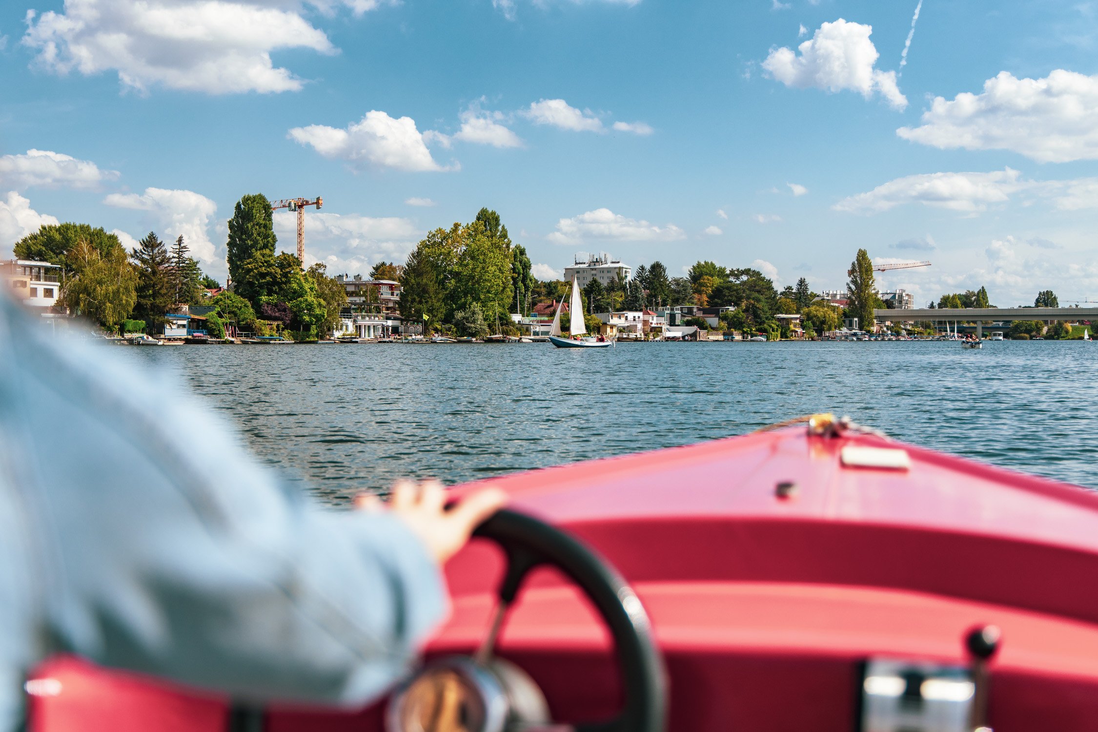 Aussicht von Boot auf die Alte Donau