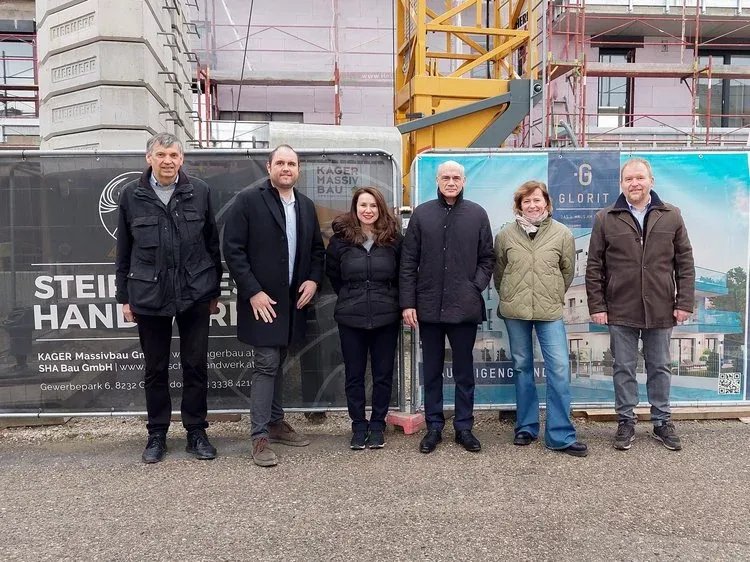 Projektteam bei der Gleichenfeier in der Cherubinistraße 22, 1220 Wien